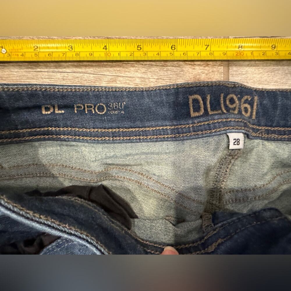 DL1961 Skinny Jeans - Size 28 - Picture 3 of 10